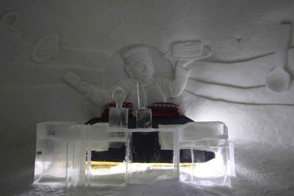 Geehrte Leckereien der Bäckerkunst im Schneehotel von Kirkenes, März 2012