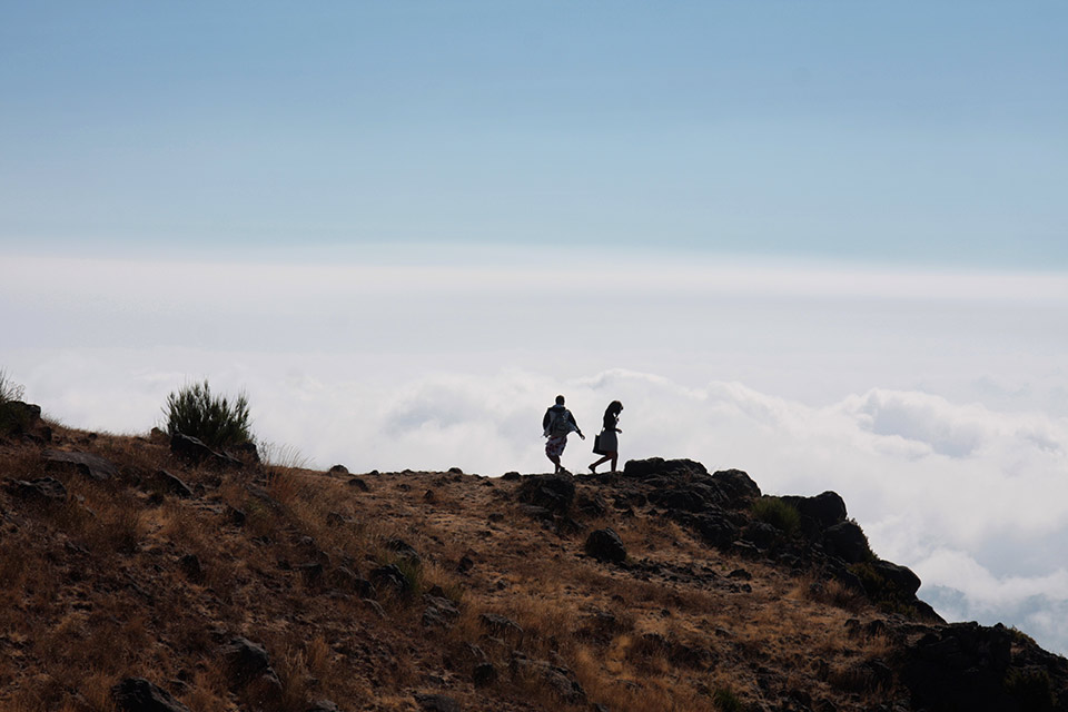 Paar im Schattenriss, Pico do Areeiro, August 2013, Canon EOS 40D