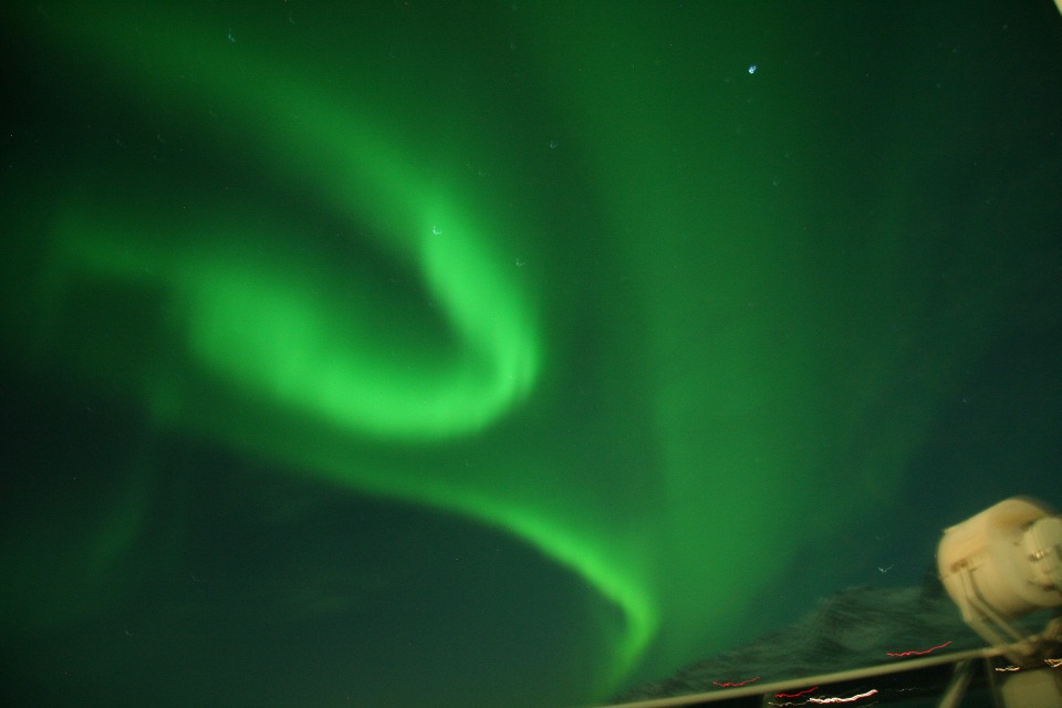 Hurtigruten, Nordlicht, noch vor der Überquerung des Polarkreises - by Lookabouts Wife, März 2012