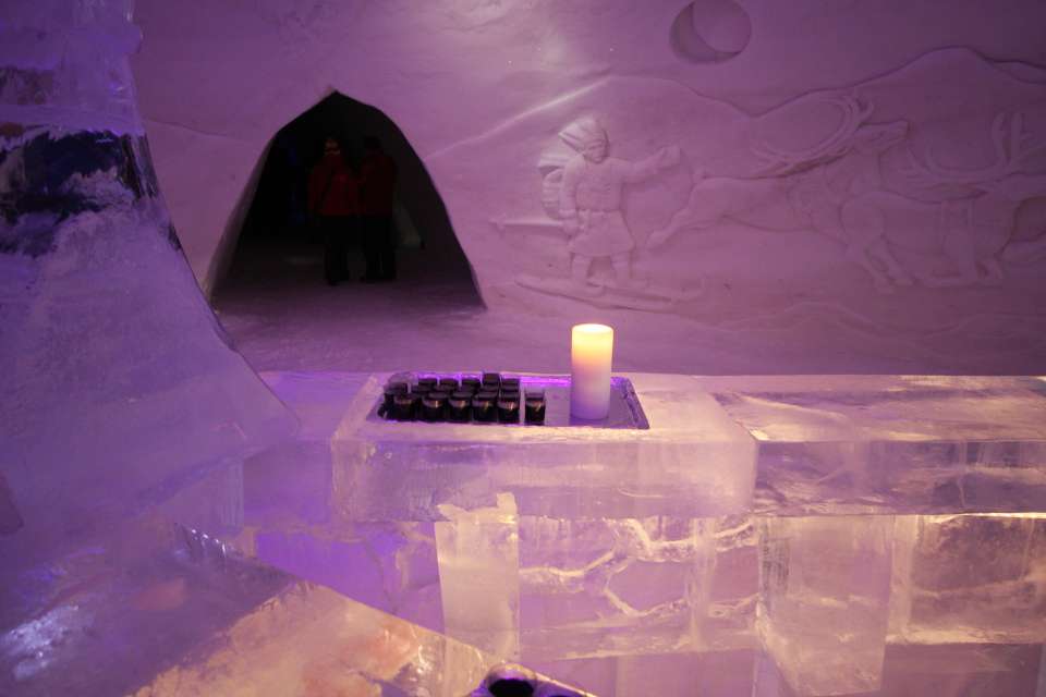 Die Bar des Schneehotels von Kirkenes - März 2012