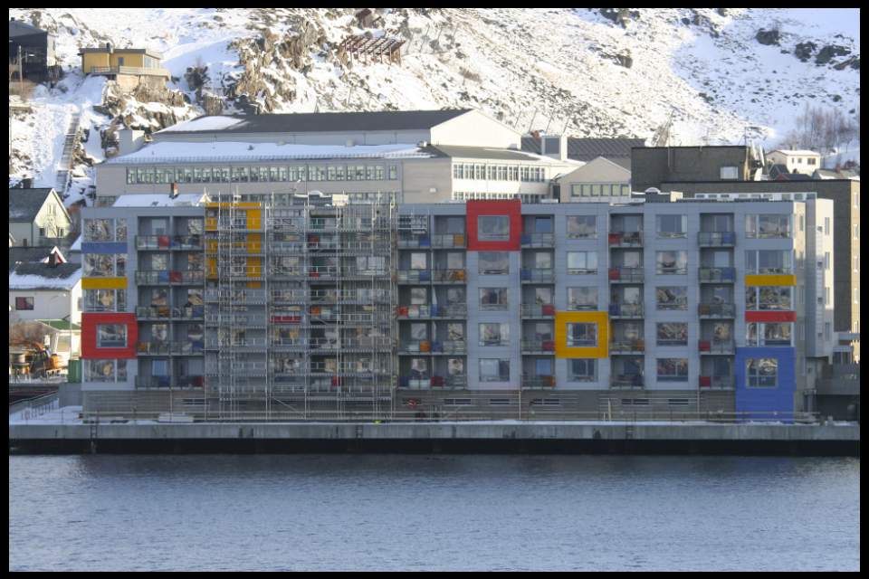 Hammerfest, morderne Architektur, Foto by Lookabout's Wife