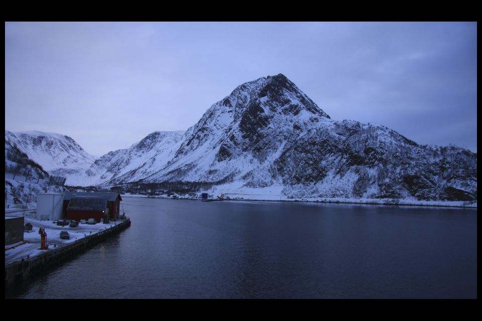 Hurtigruten, bei Oksfjord, 8. März 2012