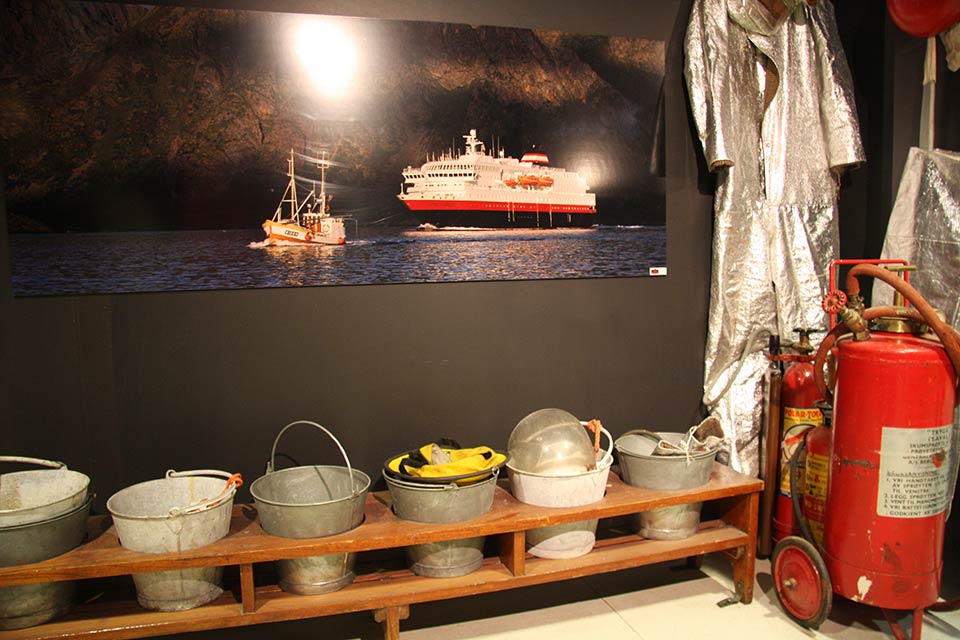 Vorbeugung ist alles - Feuerschutz auf Hurtigruten-Schiffen anno dazumal - Museum in Stokmarkenes, 9. März 2012