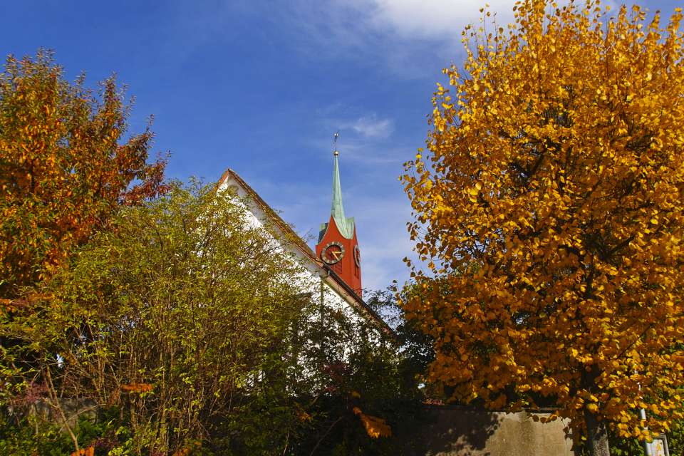 Kirchturm Ref. Kirche Uitikon, Oktober 2013 - Olympus XZ-1