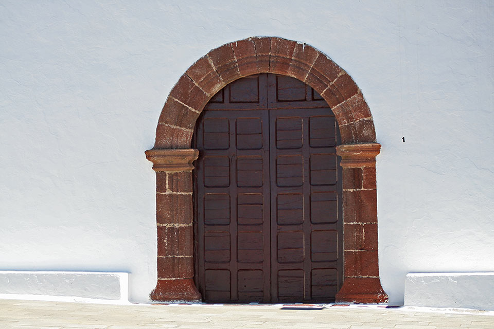 Lanzarote - Kirchentor von Femés - 25. März 2014 - Canon EOS 350D - by Lookabout´s Wife