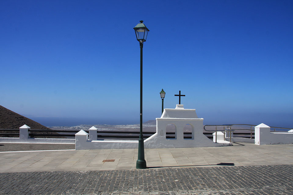 Lanzarote - Kirchenvorplatz von Femés - 25. März 2014 - Canon EOS 40D