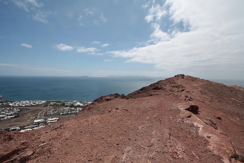 Lanzarote - Montana Roja, Hausberg der Playa Blanca mit Blick nach Fuerteventura - März 2014 -  Canon EOS 40D