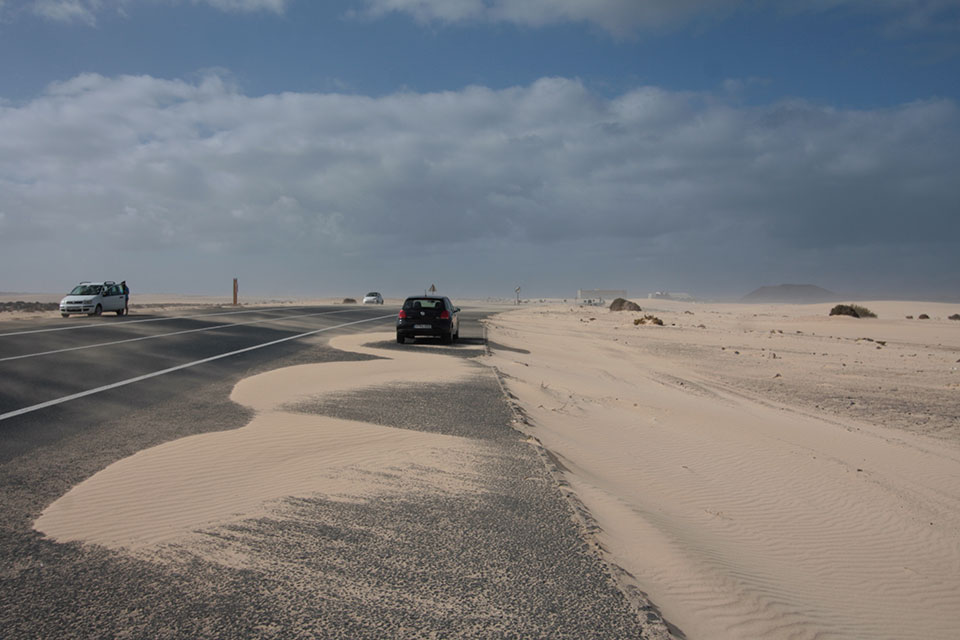 Fuerteventura - Autostrasse im Nationalpark bei Corralejo - März 2014 - Canon EOS 40D