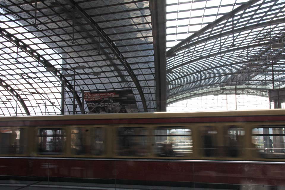 Hauptbahnhof Berlin, S-Bahn-Durchfahrt, September 2011