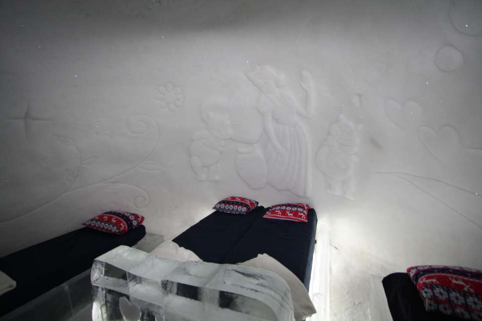 Familienzimmer mit Märchenmotiv im Schneehotel von Kirkenes - März 2012